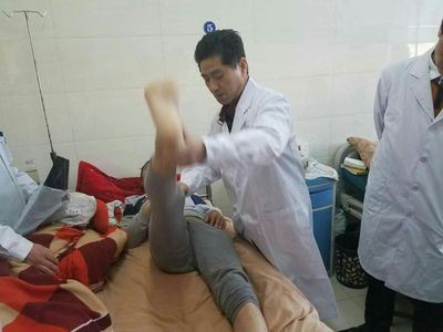 鹿邑骨科醫(yī)院,邀請洛陽白馬寺骨科醫(yī)院洛陽正骨醫(yī)院李鳳春教授來為鹿邑衛(wèi)生事業(yè),增磚添瓦。(副本)