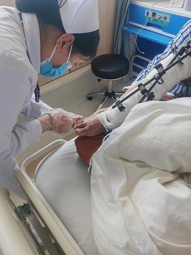 在昆明骨科醫院,她們是天使 也是凡人記錄護士護理工作的