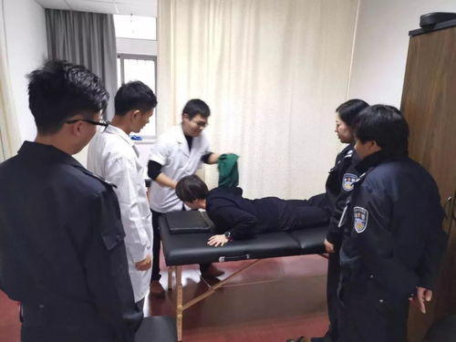 在2019年的最后一天,一群醫(yī)護(hù)人員都進(jìn)了交警大隊(duì)