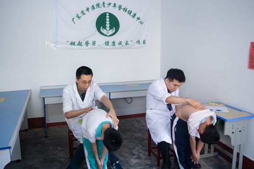 羊城志愿者為梅州鄉(xiāng)村娃送去“身心社”愛心組合餐